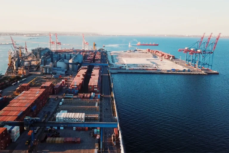 Read more about the article Eksport/import do/z Ukrainy – jakie dokumenty musisz mieć, żeby towar nie utknął na granicy?