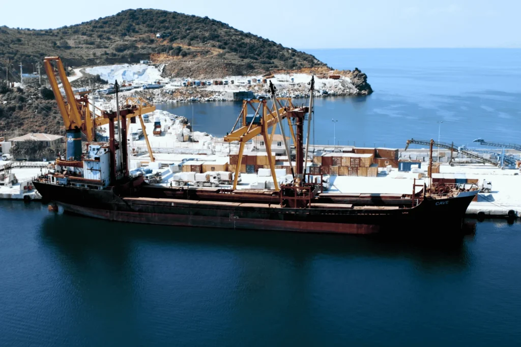 Read more about the article Transport morski, kolejowy czy drogowy – co wybrać przy imporcie kamienia?