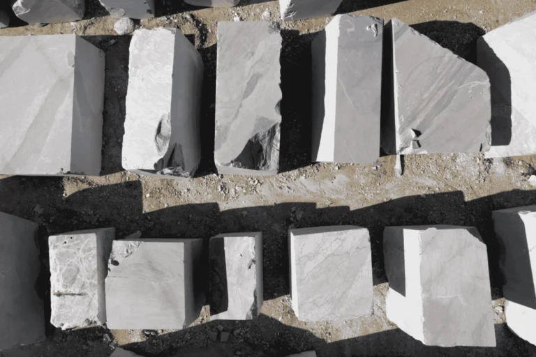 Read more about the article Cross-docking, bezpieczny przeładunek i magazynowanie kamienia naturalnego