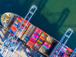 Certyfikat AEO - status upoważnionego przedsiębiorcy ułatwiający odprawy celne w handlu międzynarodowym