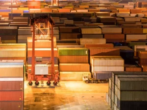 Demurrage - opłata za przetrzymanie pełnego kontenera w porcie po przekroczeniu darmowego czasu odbioru