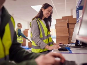 System EDI - elektroniczna wymiana danych handlowych i logistycznych między systemami firm