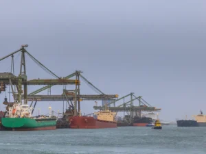 ETA Estimated Time of Arrival - szacowany czas przybycia statku lub ładunku do portu docelowego