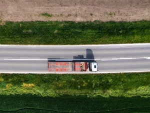 RFS Road Feeder Service - transport cargo lotniczego ciężarówką między lotniskami i hubami