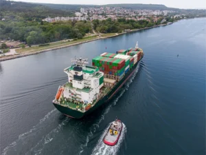 FOB Free on Board - załadunek towaru na statek morski moment przejścia odpowiedzialności