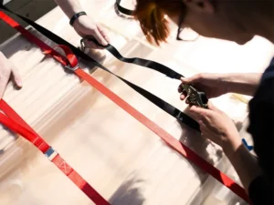 Sztauowanie kontenerów - układanie i zabezpieczanie ładunku w kontenerze morskim przed transportem