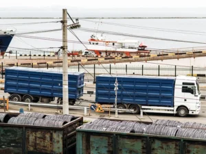 Technologia Ro-Ro - pojazdy i naczepy wjeżdżające na prom w systemie roll on roll off