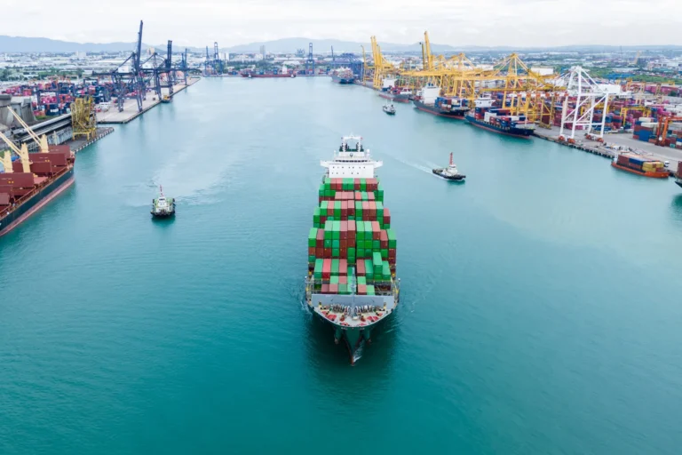 Read more about the article Blank sailing w transporcie morskim – przyczyny odwoływania rejsów i wpływ na łańcuch dostaw